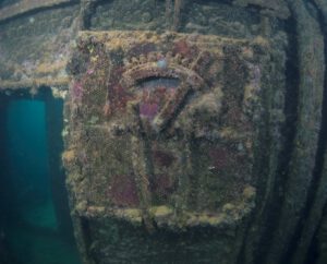 wreck_helmet_carousel (3)